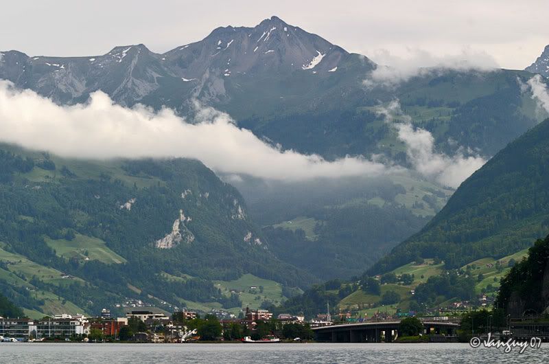 IMAGE: http://i140.photobucket.com/albums/r12/jgdphoto/IMG_2728.jpg