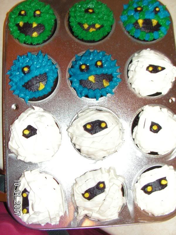 2058.jpg Monster cupcakes image by avanzanten