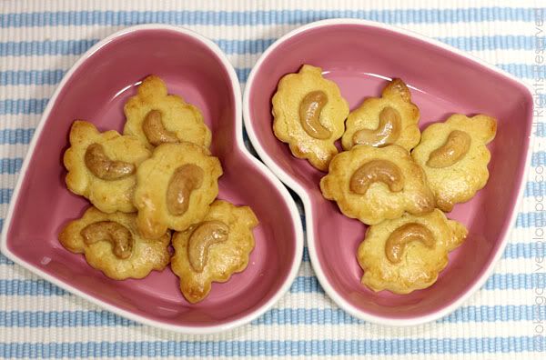 Crispy Cashew Nut Cookies1