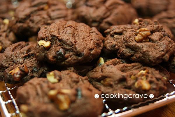 Walnut and chocolate chip cookies2
