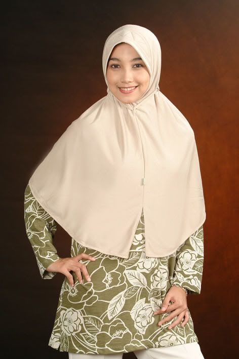 Islamic Girl with Muslim Fashion 1
