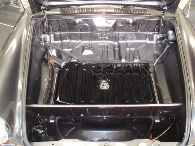 http://i140.photobucket.com/albums/r23/benhavenaar/May15_under_bonnet1.jpg